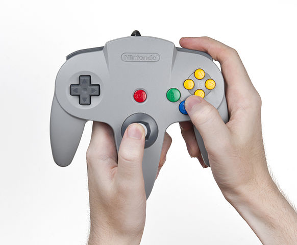 파일:N64-Controller-in-Hand.jpg