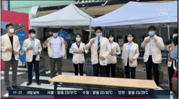 파일:가운 벗기.gif