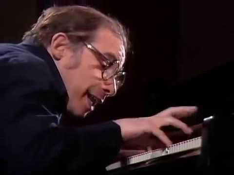 파일:Glenngould1981.jpg