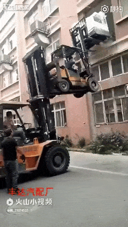 파일:대륙의 지게차.gif