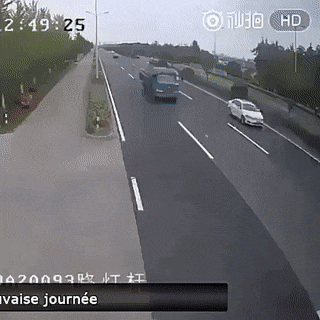 파일:싱글벙글 중궈 고속도로.gif