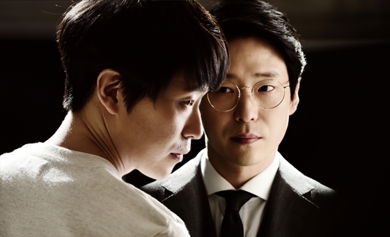 파일:엄기준 1인 2역.jpg