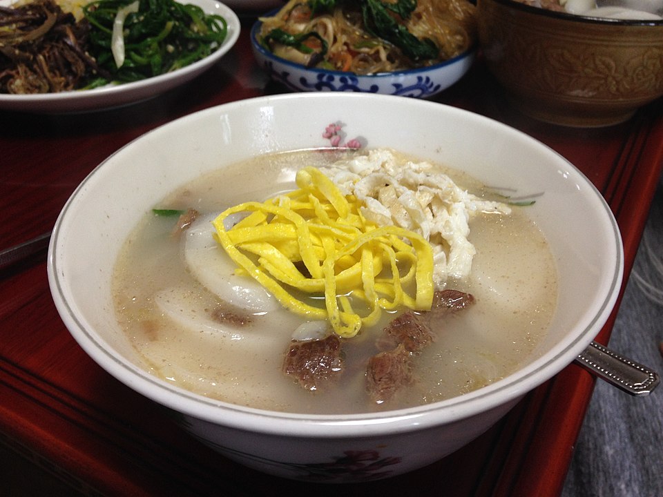 파일:Tteokguk.jpg
