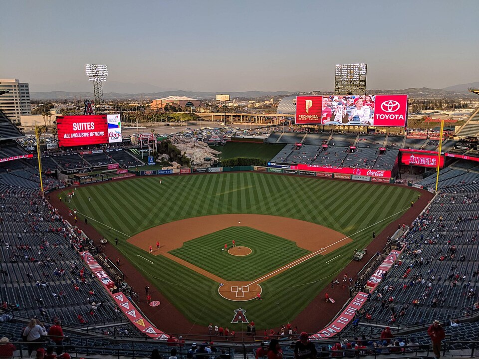 파일:Angelstadiummarch2019.jpg