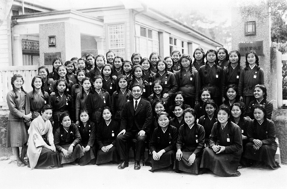 파일:Himeyuri Students.jpg