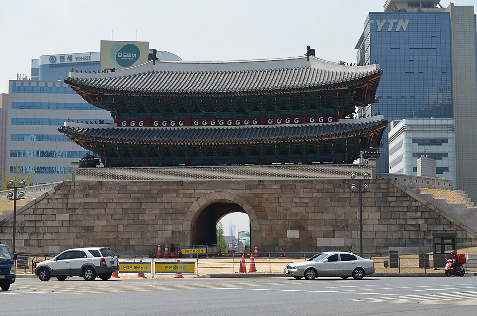 파일:Sungnyemun back through gate.jpg