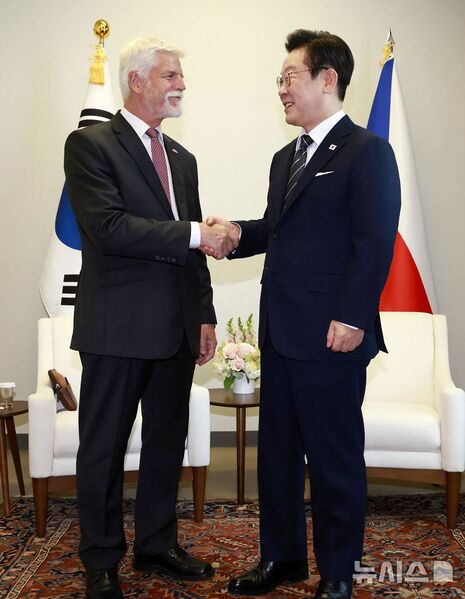 파일:파벨 이재명.jpg