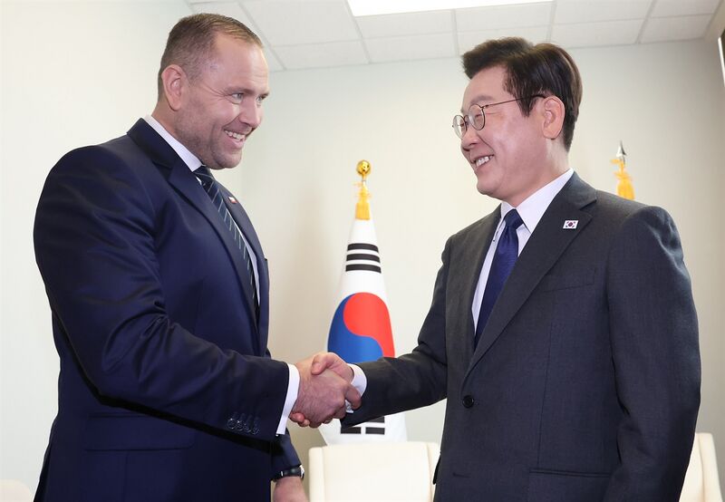 파일:나브로츠키 이재명.jpg