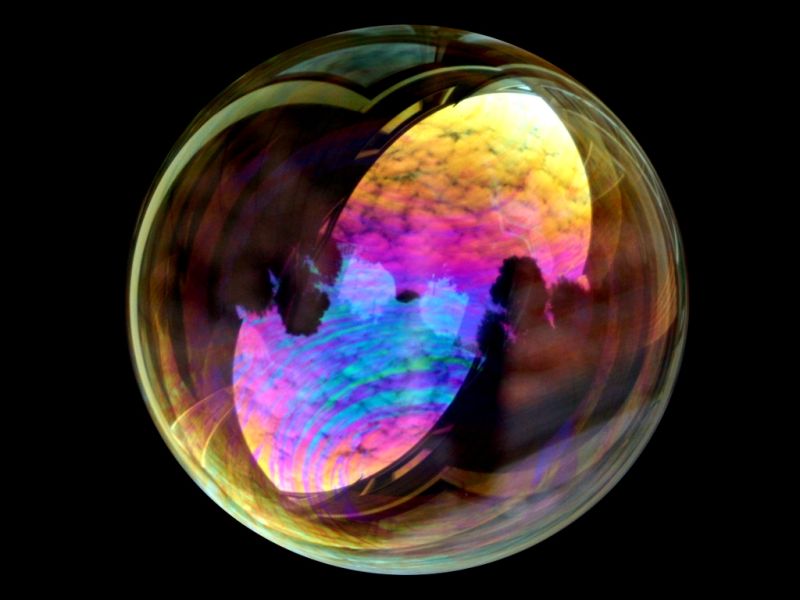 파일:Soap bubble sky.jpg