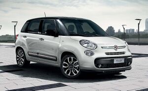 피아트 500L.jpg