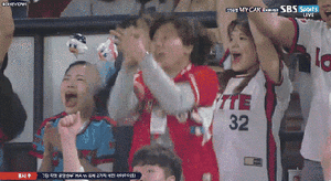 야 이 계란빵 진짜 달다!.gif
