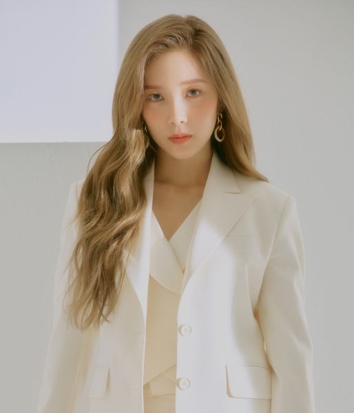 파일:윤채경.jpg