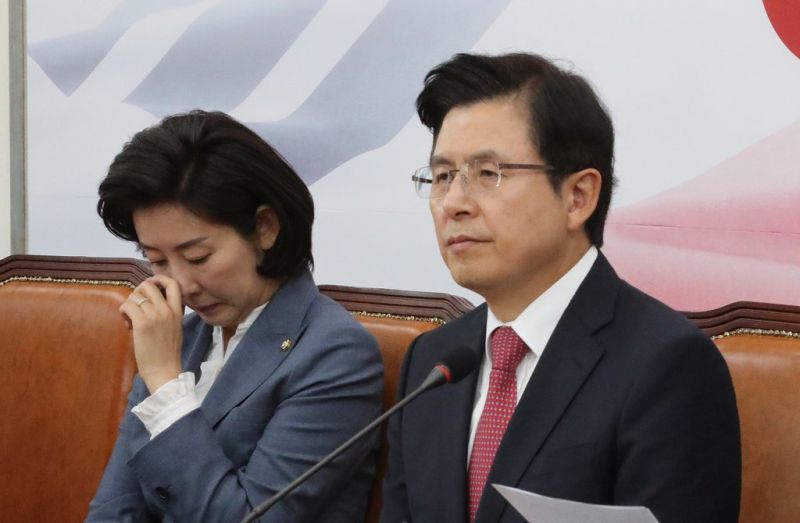 파일:둘은 가라.jpg