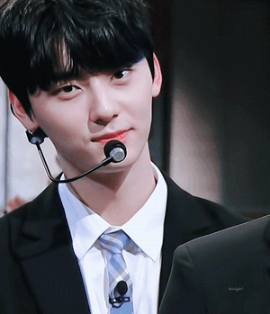 황민현.gif