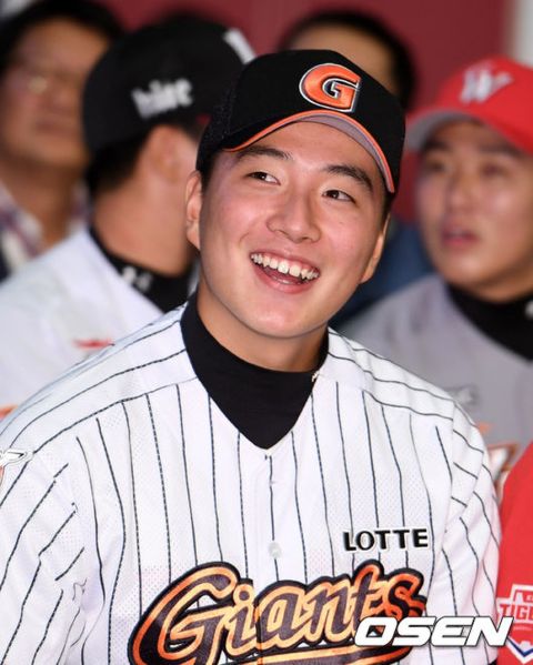 파일:롯데 이승헌.jpg
