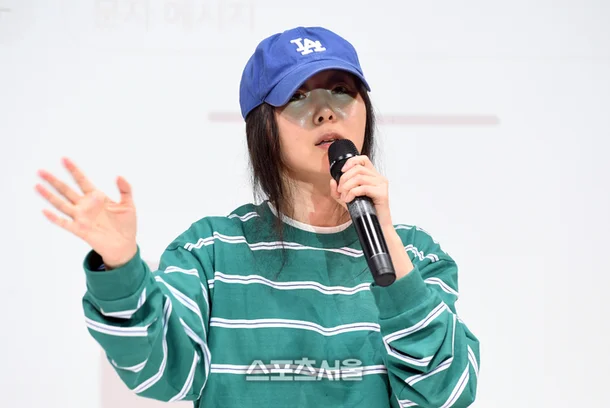 파일:민희진티셔츠.webp
