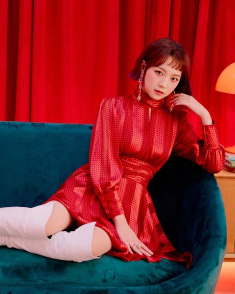 파일:REDPUNCH소희.jpg