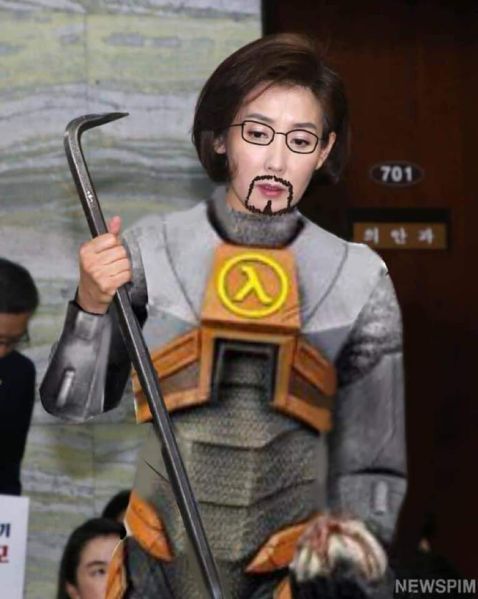 파일:고든 프리맨을 코스프레한 나경원.jpeg
