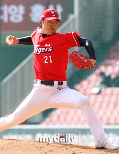 파일:윤석민 2011.jpg
