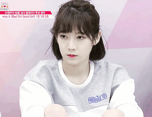 강예빈.gif