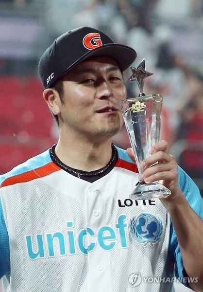파일:강민호 MVP.jpeg