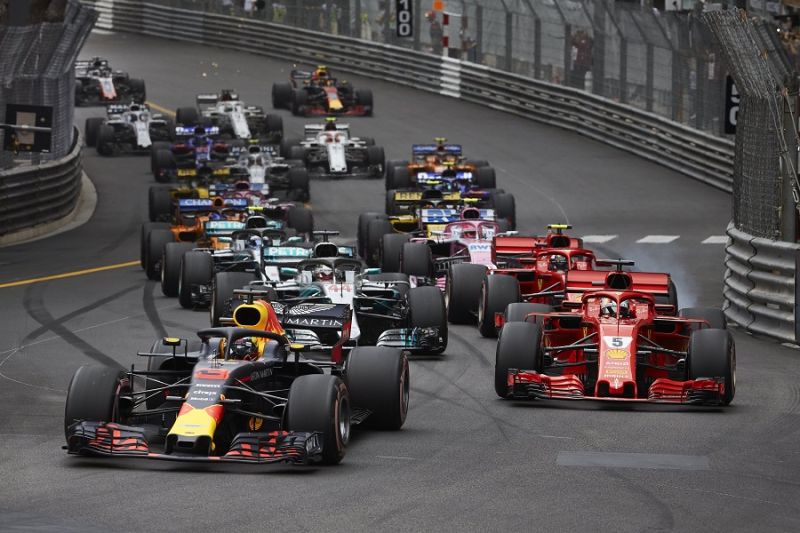 파일:2018-F1-Monaco-1-Ricciardo-Leads-Initial-Start-Steve-Etherington-Photo.jpg