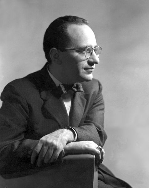 파일:800px-Murray Rothbard.jpg