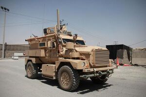 쿠거 4x4 MRAP.jpg