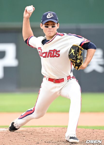 파일:롯데 이강준.jpg