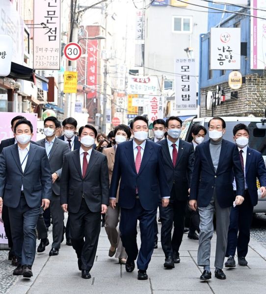 파일:친윤.jpg